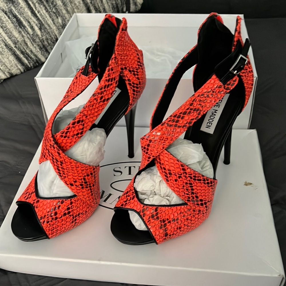 Steve Madden Heels - Snakeskin CORAL